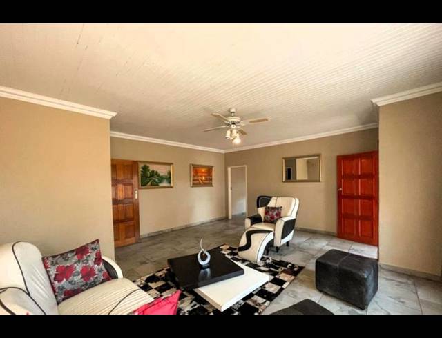 4 BEDROOM HOUSE FOR SALE IN SUNWARD PARK